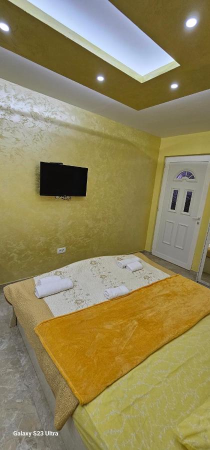 Ekonomic Apartmani Golubovci Extérieur photo