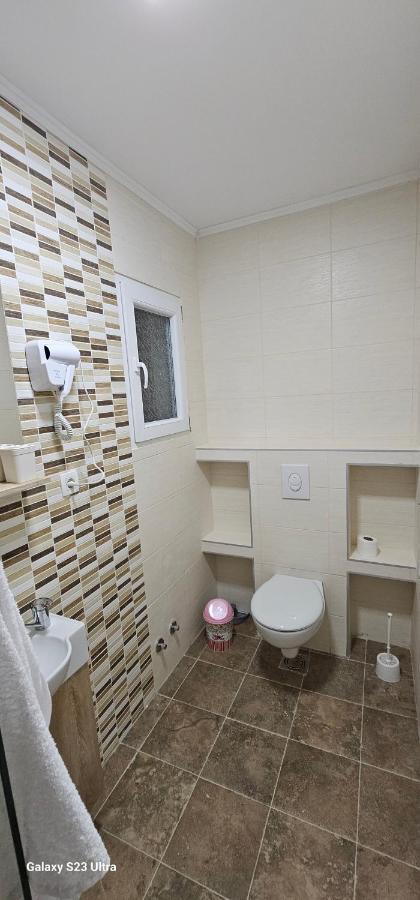 Ekonomic Apartmani Golubovci Extérieur photo