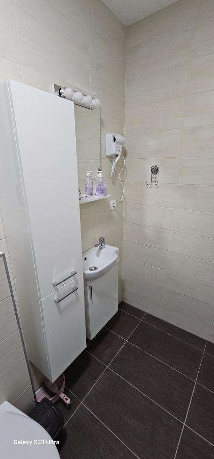 Ekonomic Apartmani Golubovci Extérieur photo