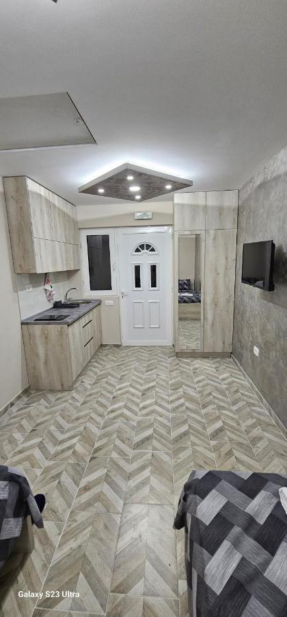 Ekonomic Apartmani Golubovci Extérieur photo